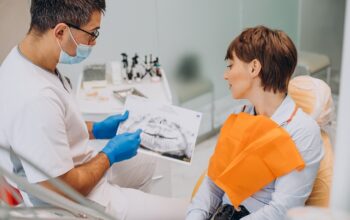 De ce este nevoie de o examinare completa inaintea inserarii unor implanturi dentare?