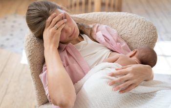 Depresia postpartum: ce este, cum se manifestă și cum se tratează