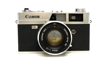 Canon EOS 2000D: mai merită cumpărat un DSLR entry-level în 2026?